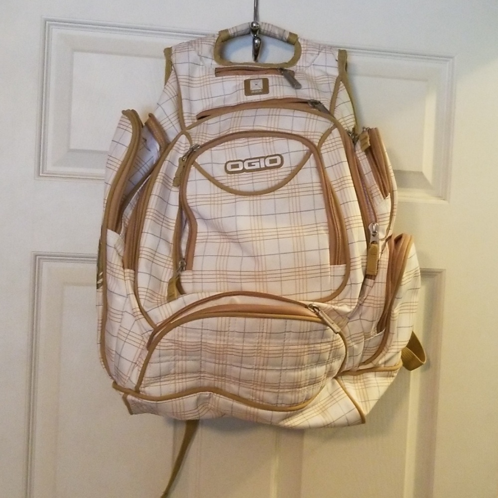 Ogio back pack...just awesome..laptop sleeve